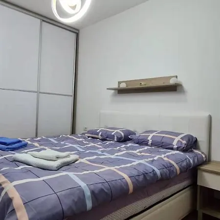 Apartment Stylish Violet & Modern *